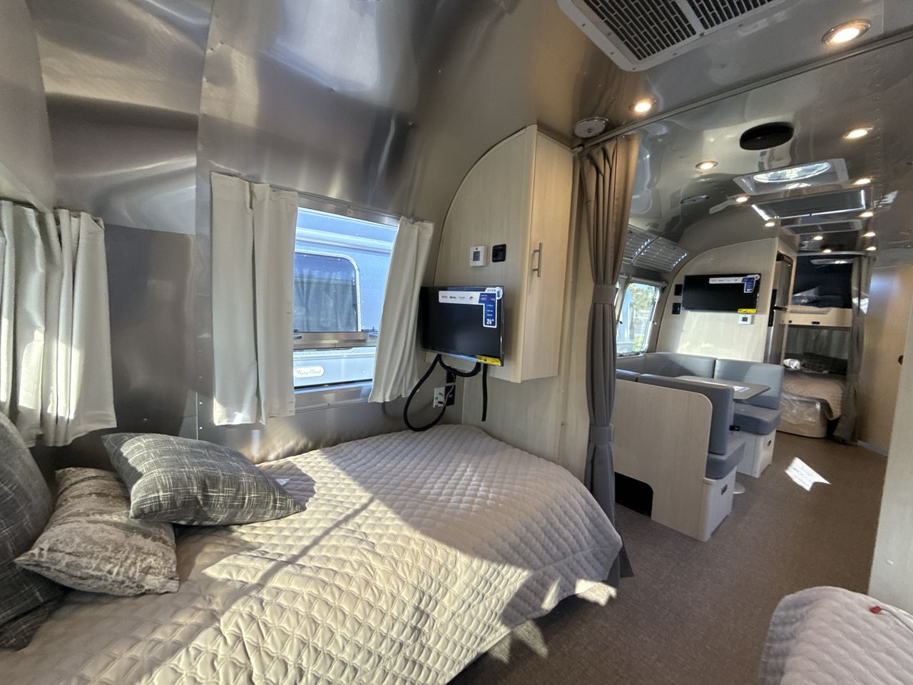 2026 Airstream 30FBBT Base