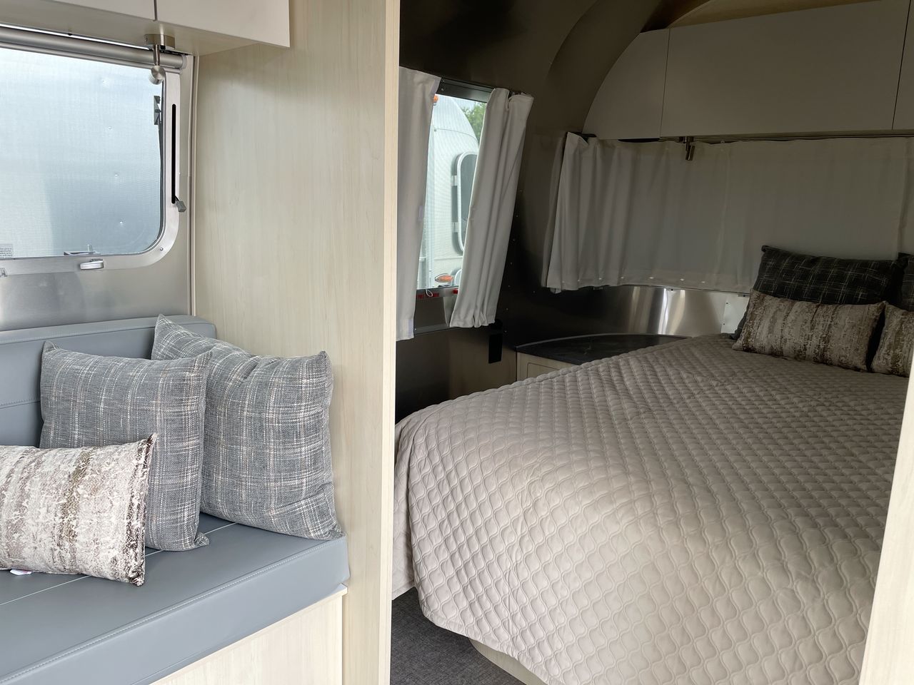 2025 Airstream 30FBBQ Base