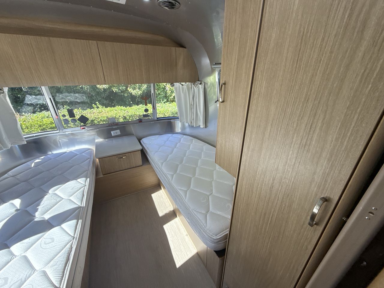 2020 Airstream 26RB (Rear Twin Bed) Base