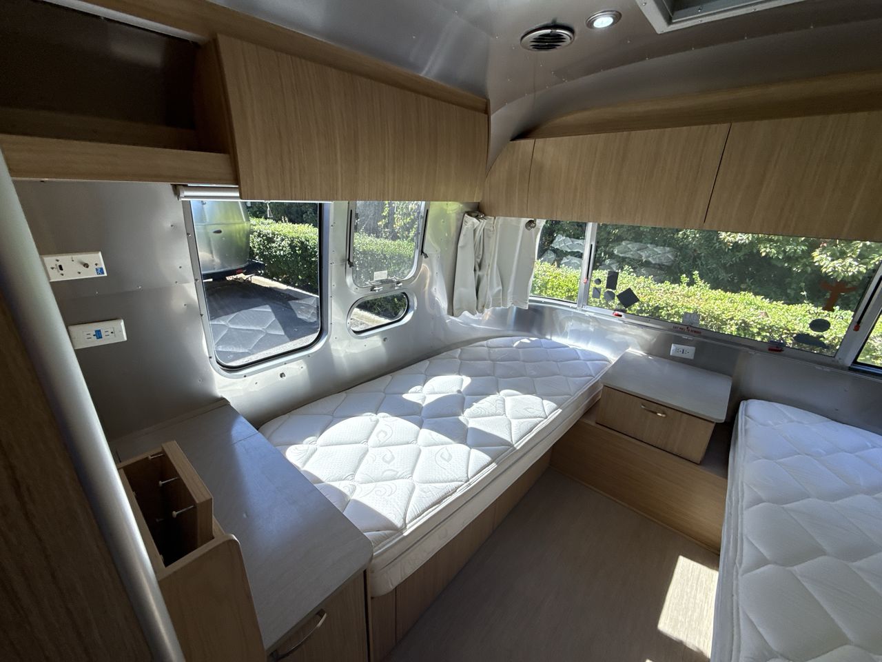 2020 Airstream 26RB (Rear Twin Bed) Base