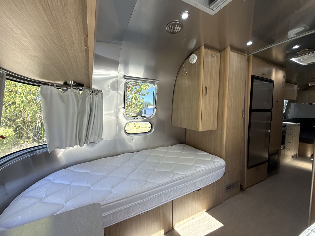 2020 Airstream 26RB (Rear Twin Bed) Base