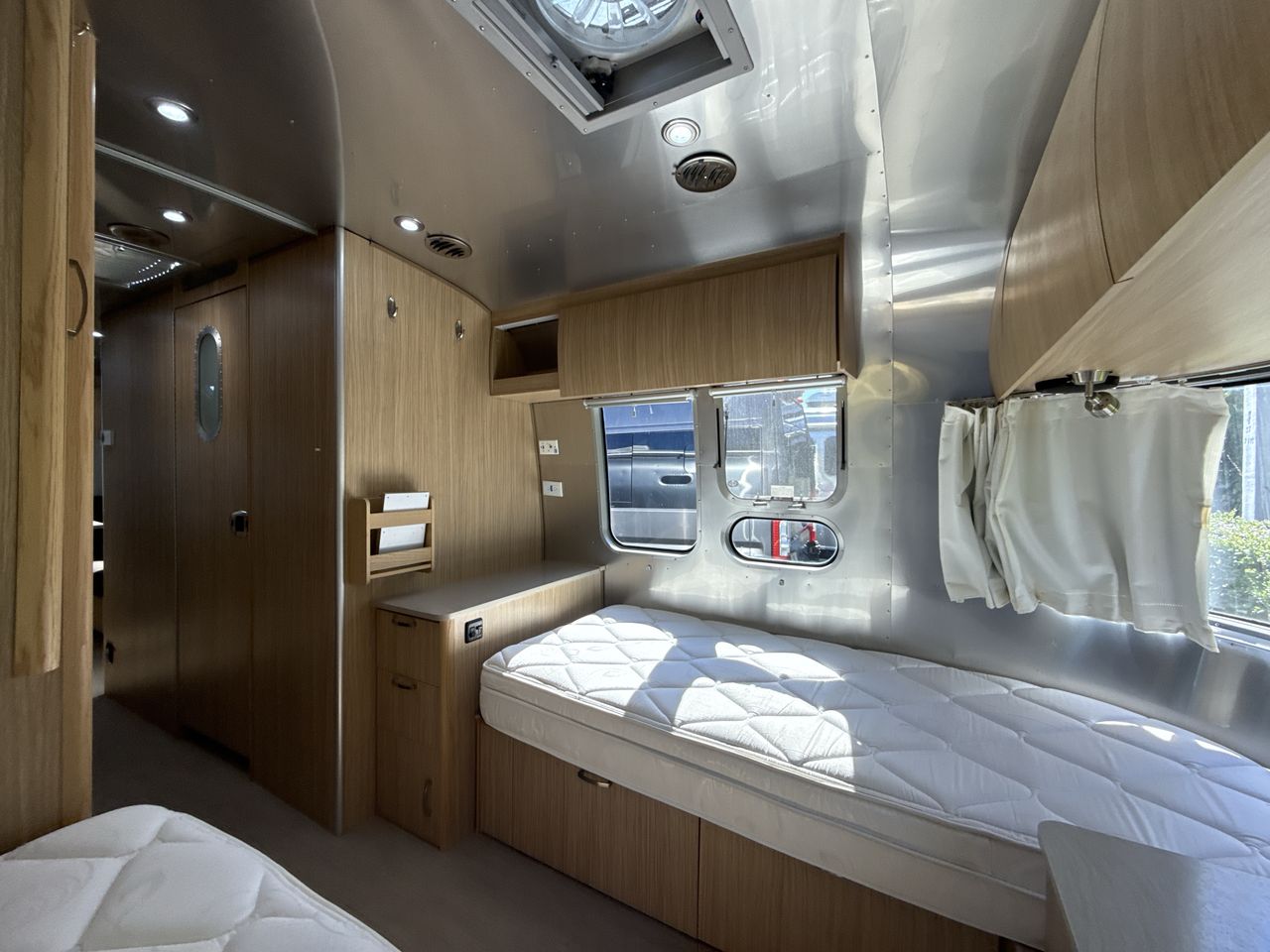 2020 Airstream 26RB (Rear Twin Bed) Base