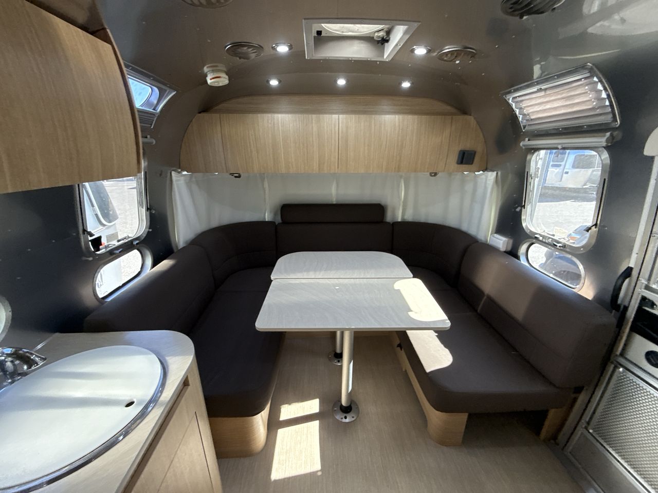 2020 Airstream 26RB (Rear Twin Bed) Base
