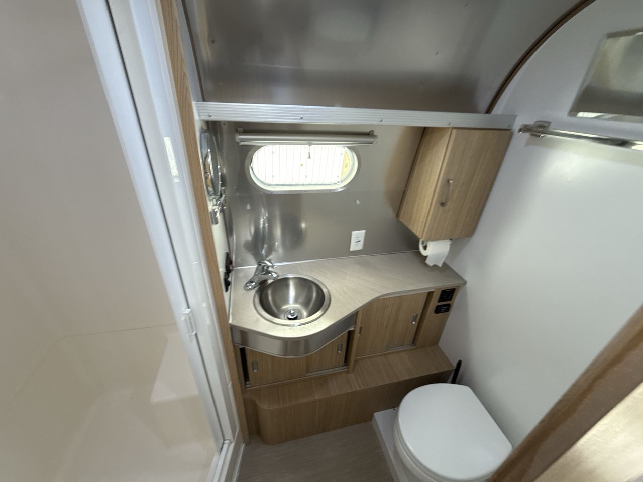 2020 Airstream 26RB (Rear Twin Bed) Base