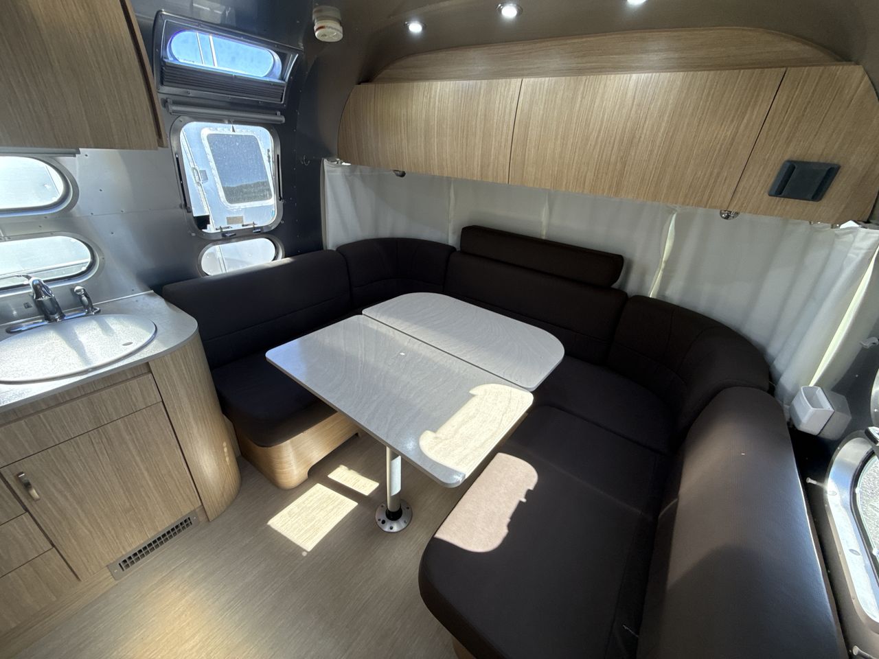 2020 Airstream 26RB (Rear Twin Bed) Base