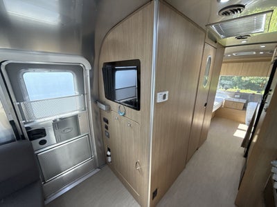 2020 Airstream 26RB (Rear Twin Bed) Base