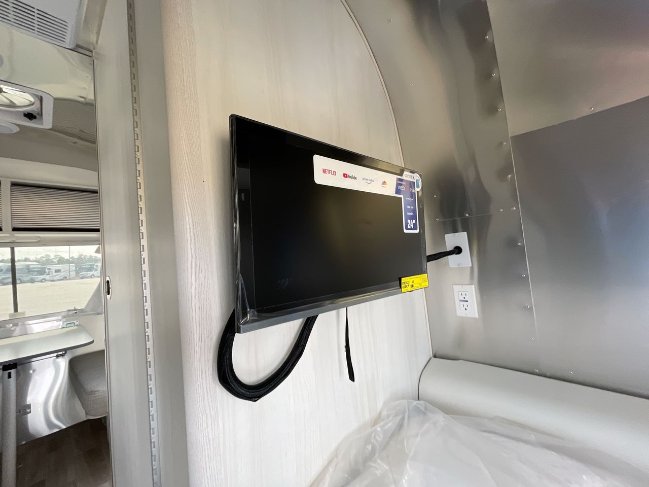 2025 Airstream 16RB Base