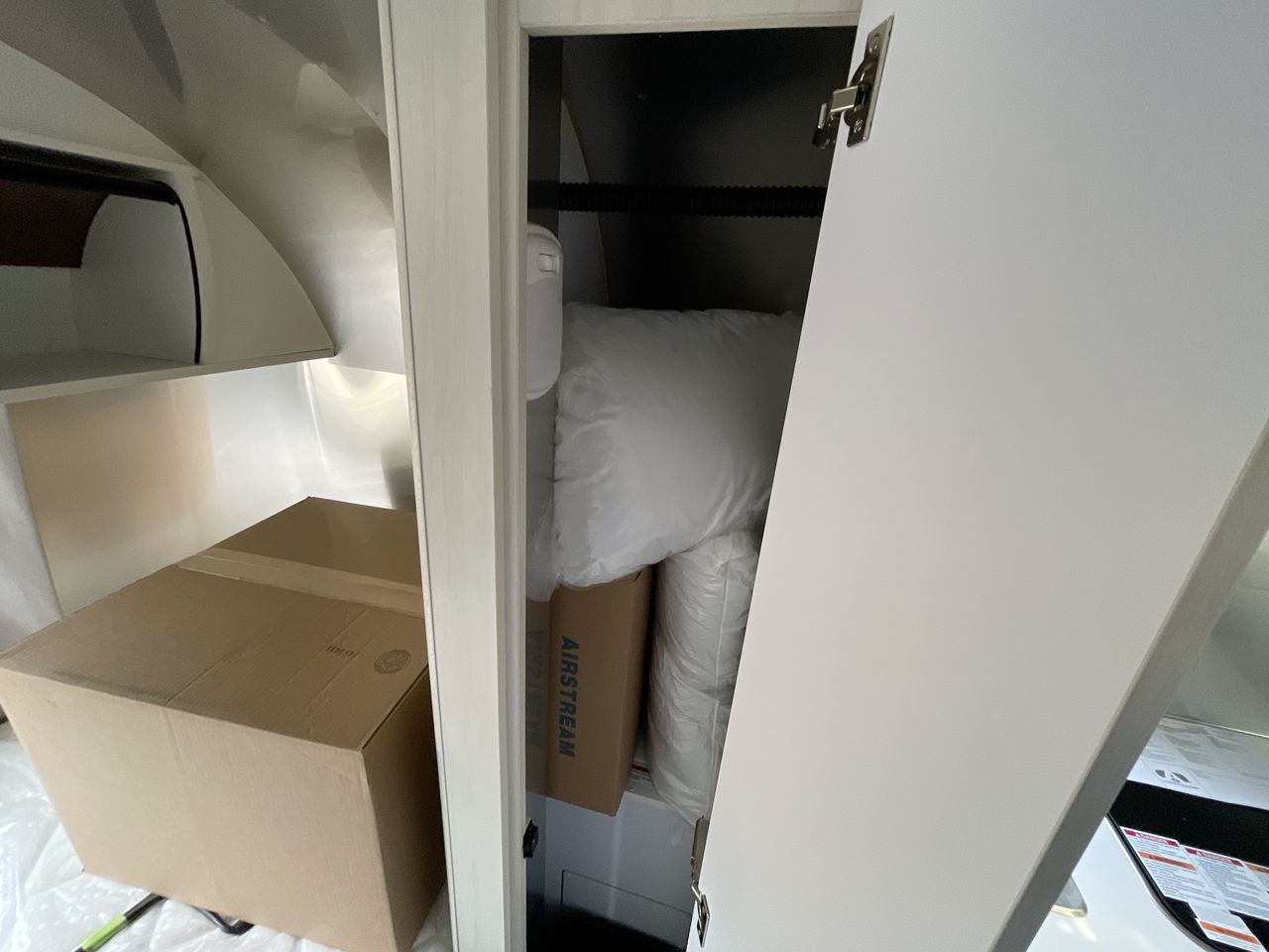 2025 Airstream 16RB Base