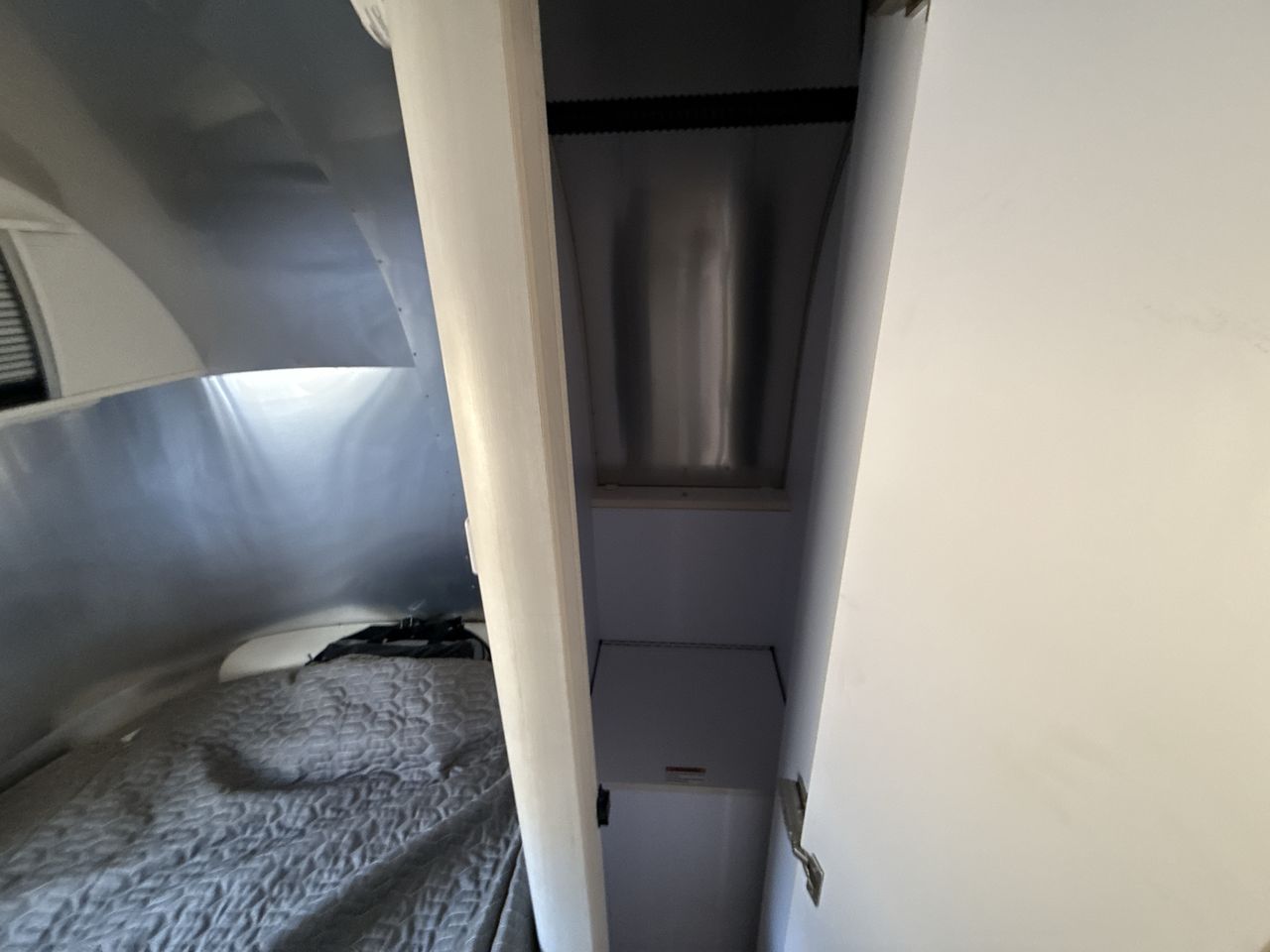 2019 Airstream 16RB Base