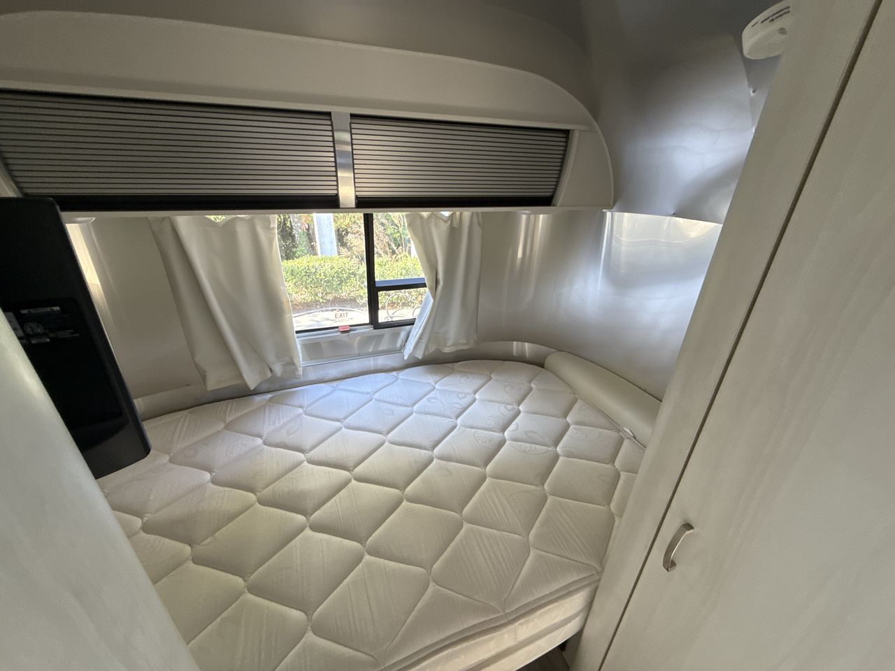 2019 Airstream 16RB Base