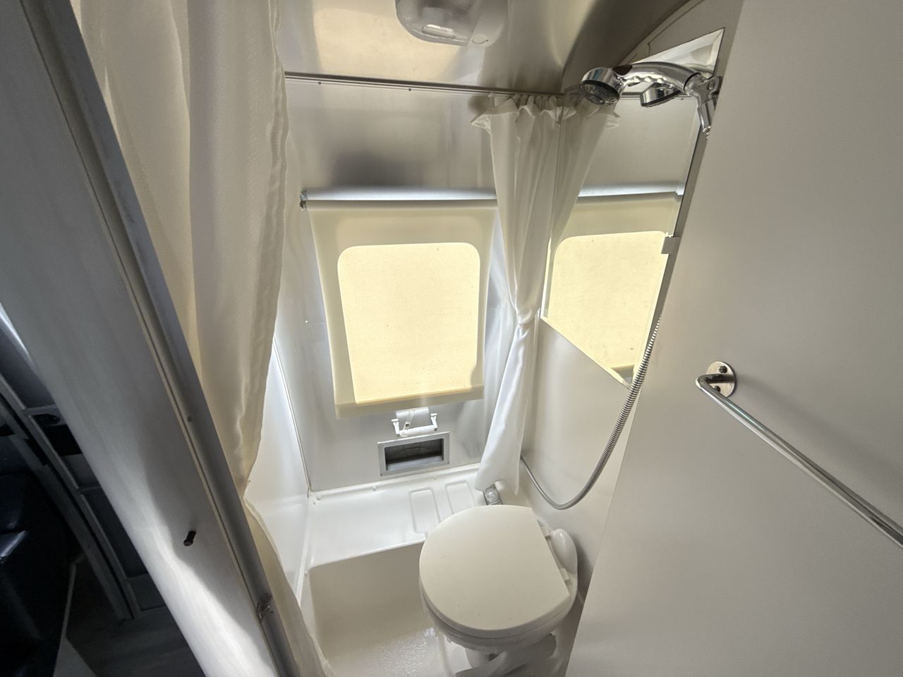 2019 Airstream 16RB Base