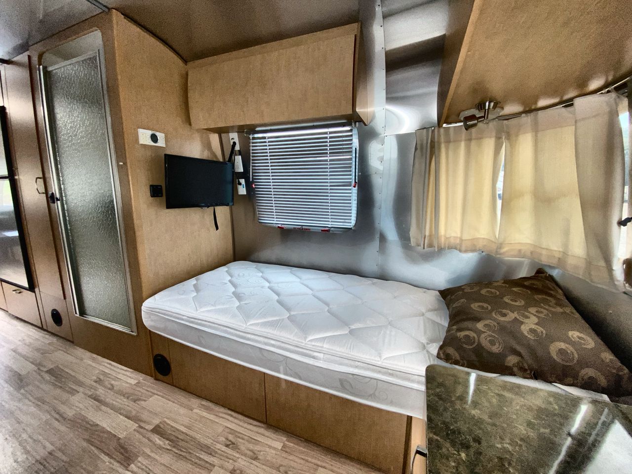 2014 Airstream 25RB Base