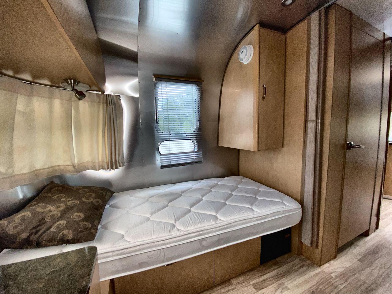2014 Airstream 25RB Base
