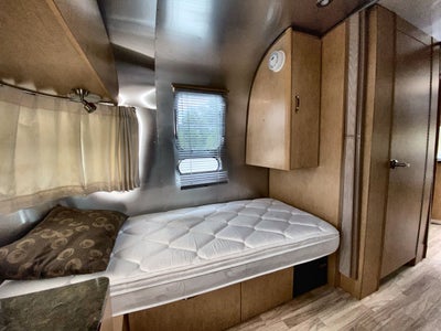 2014 Airstream 25RB Base