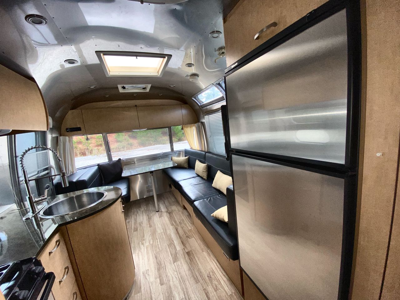 2014 Airstream 25RB Base