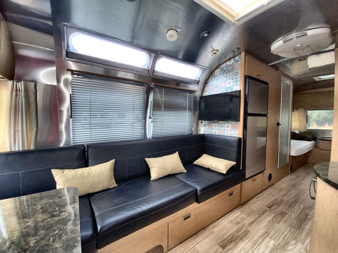 2014 Airstream 25RB Base