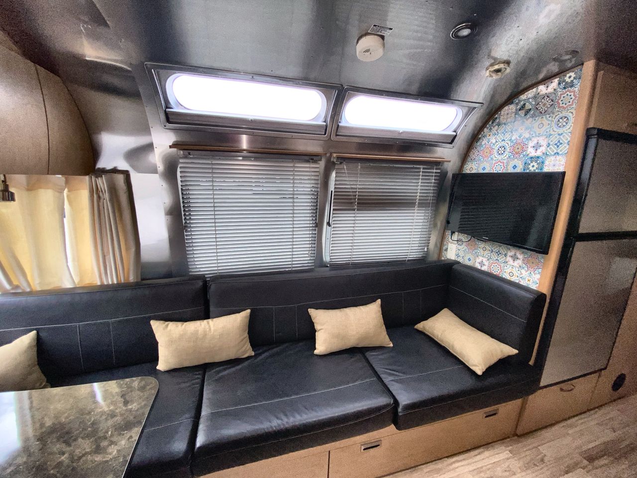 2014 Airstream 25RB Base