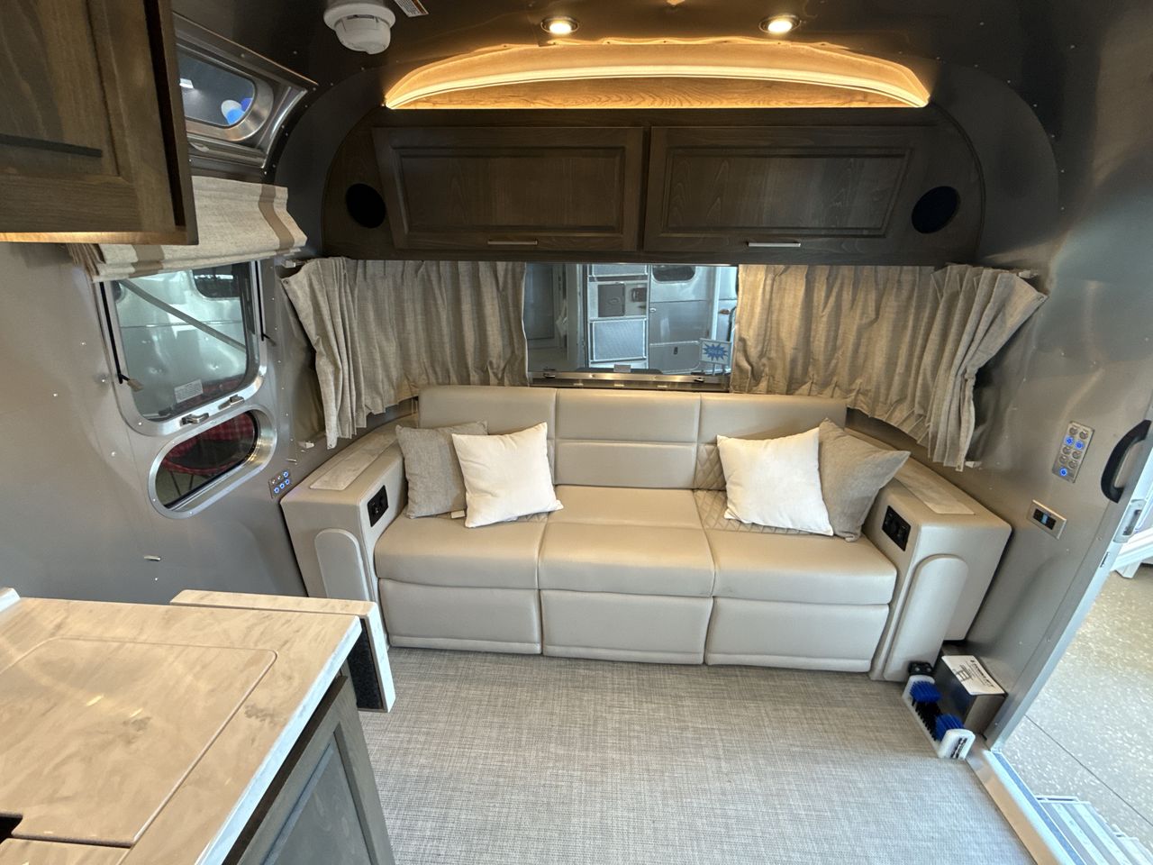 2026 Airstream 28RBQ Base