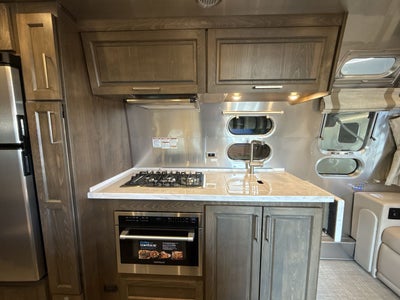 2026 Airstream 28RBQ Base