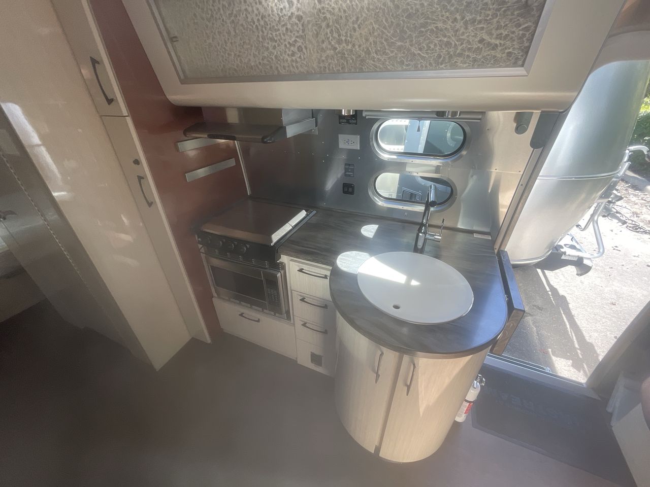 2017 Airstream 25FBQ Base