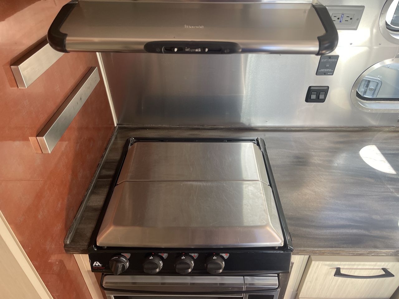 2017 Airstream 25FBQ Base