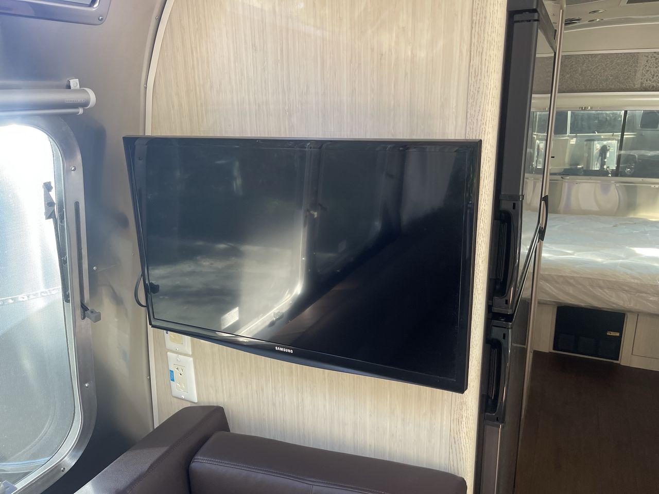2017 Airstream 25FBQ Base