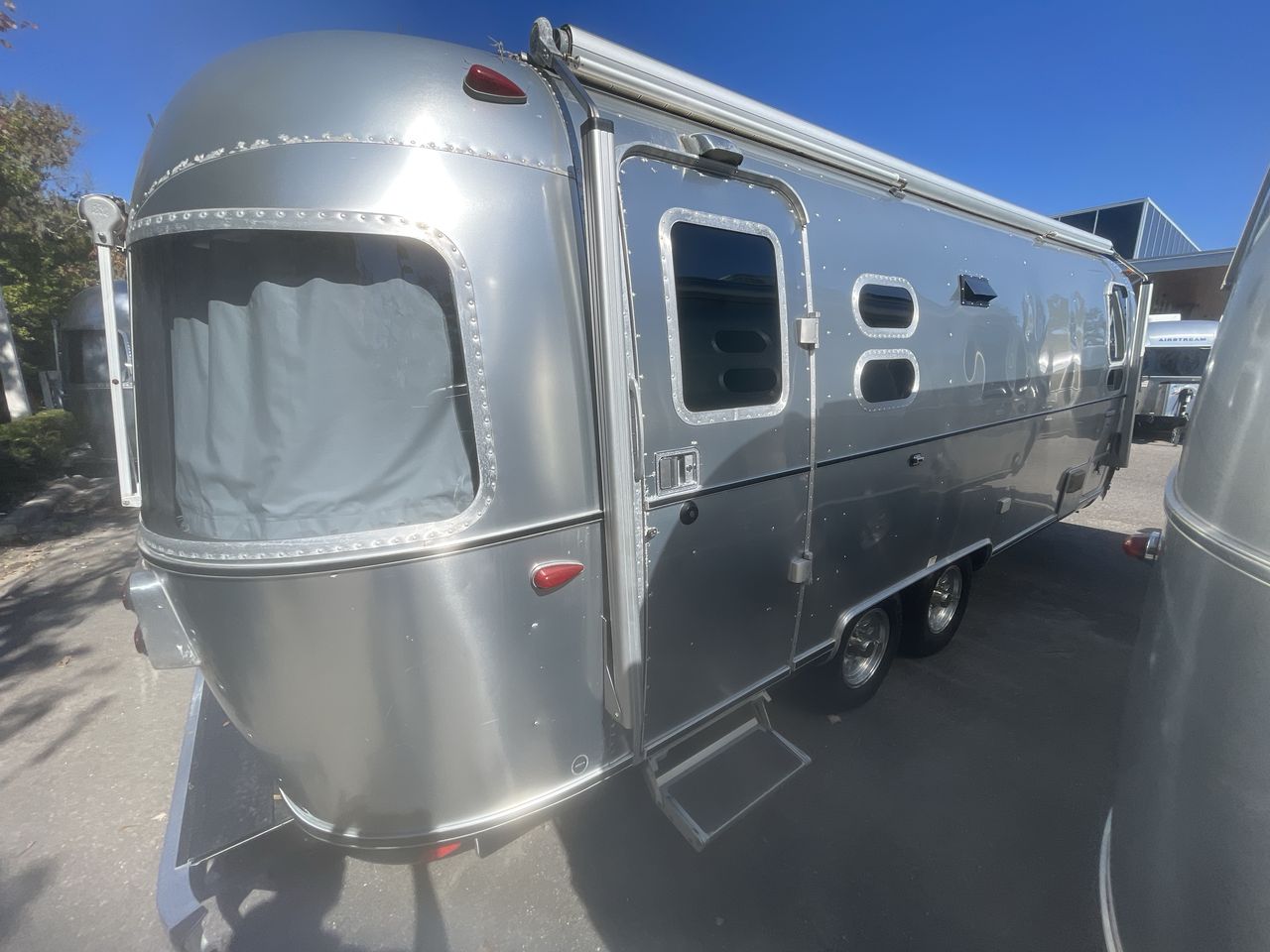 2017 Airstream 25FBQ Base