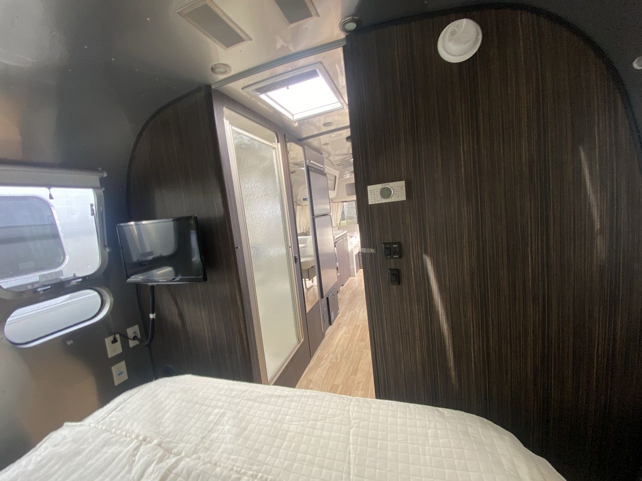 2016 Airstream 28RB (Rear Queen Bed) Base