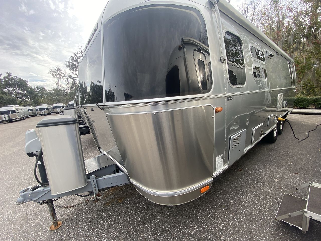 2016 Airstream 28RB (Rear Queen Bed) Base