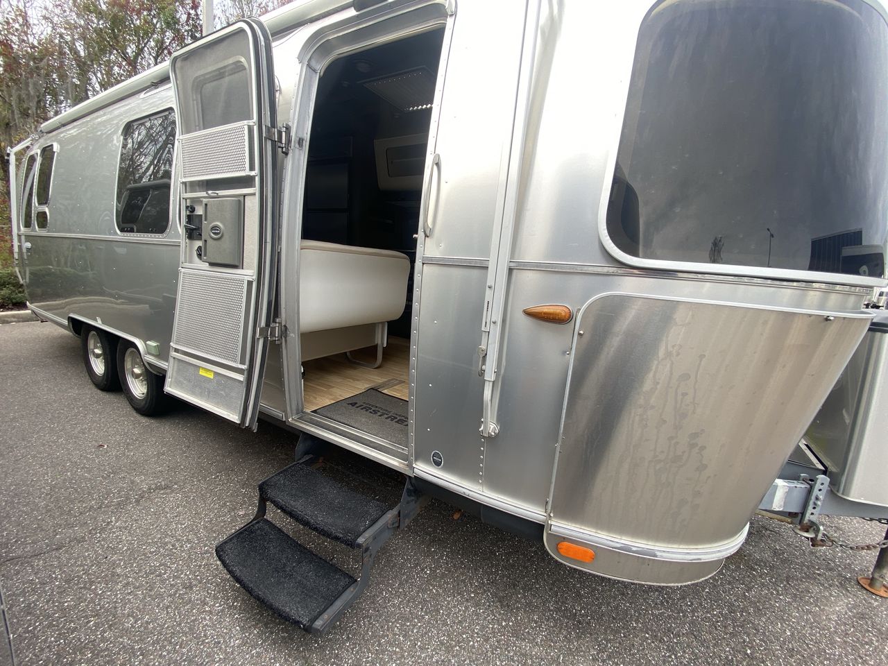 2016 Airstream 28RB (Rear Queen Bed) Base