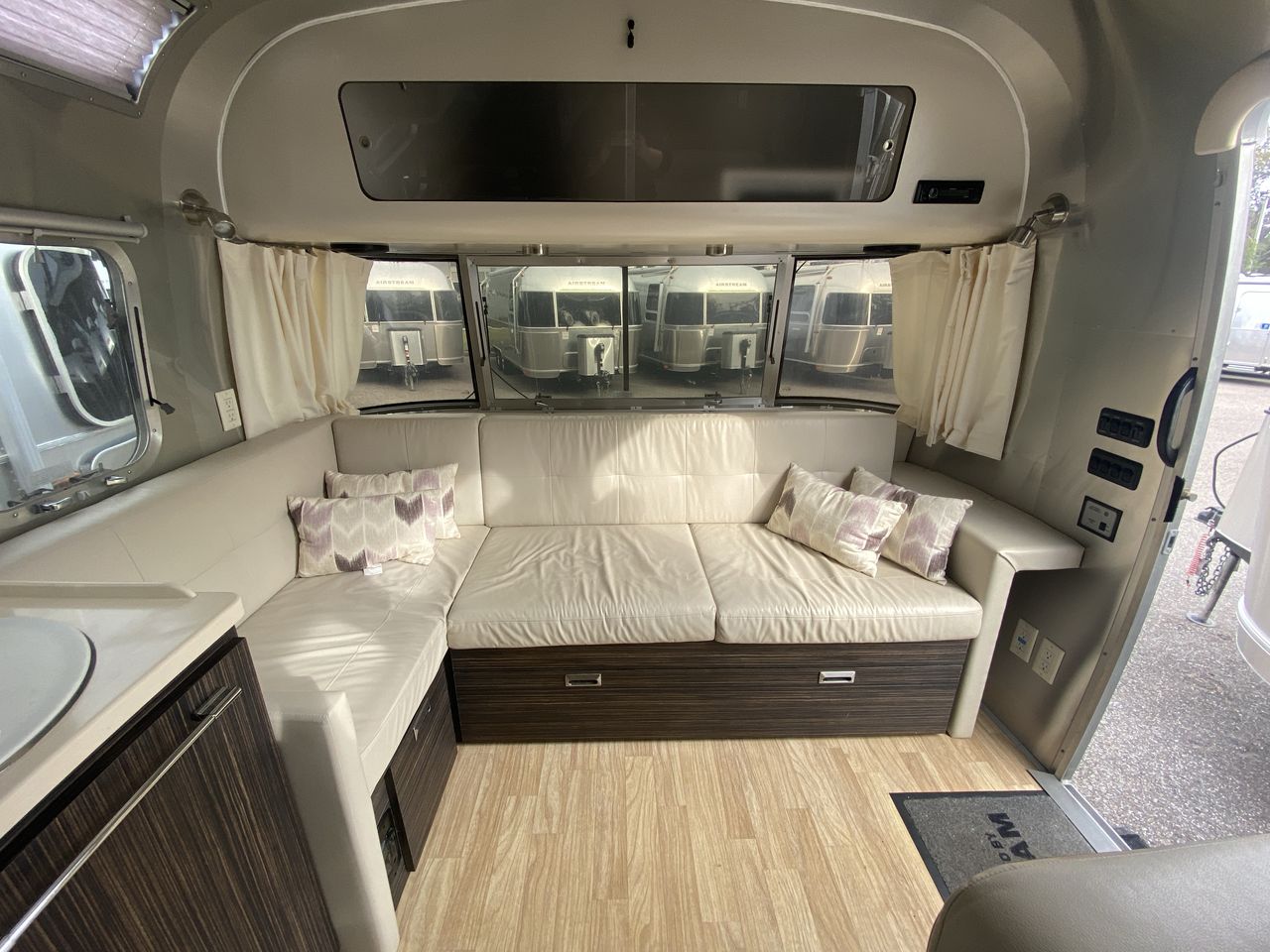 2016 Airstream 28RB (Rear Queen Bed) Base