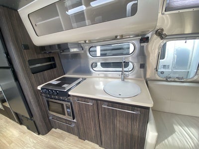 2016 Airstream 28RB (Rear Queen Bed) Base