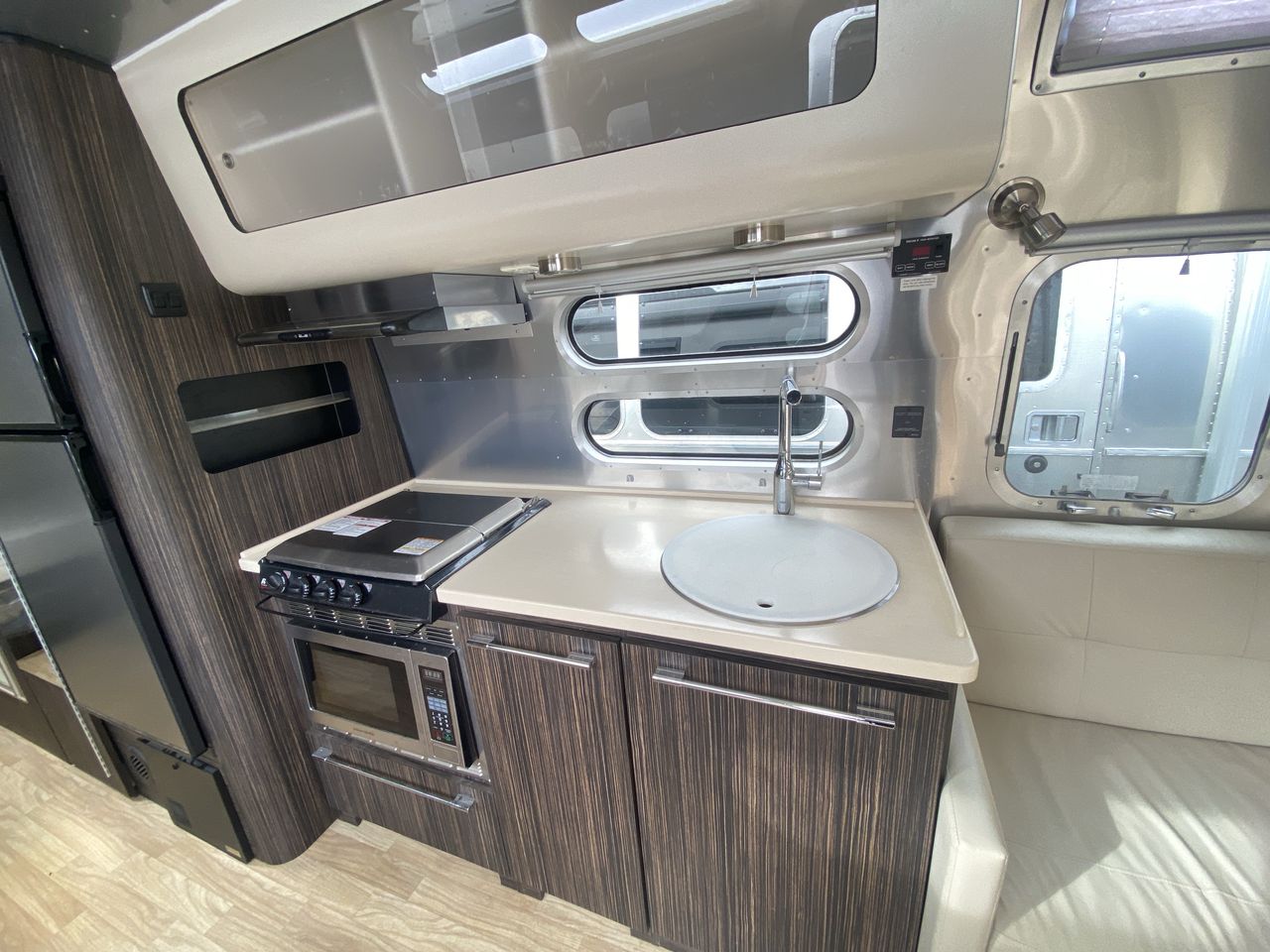 2016 Airstream 28RB (Rear Queen Bed) Base