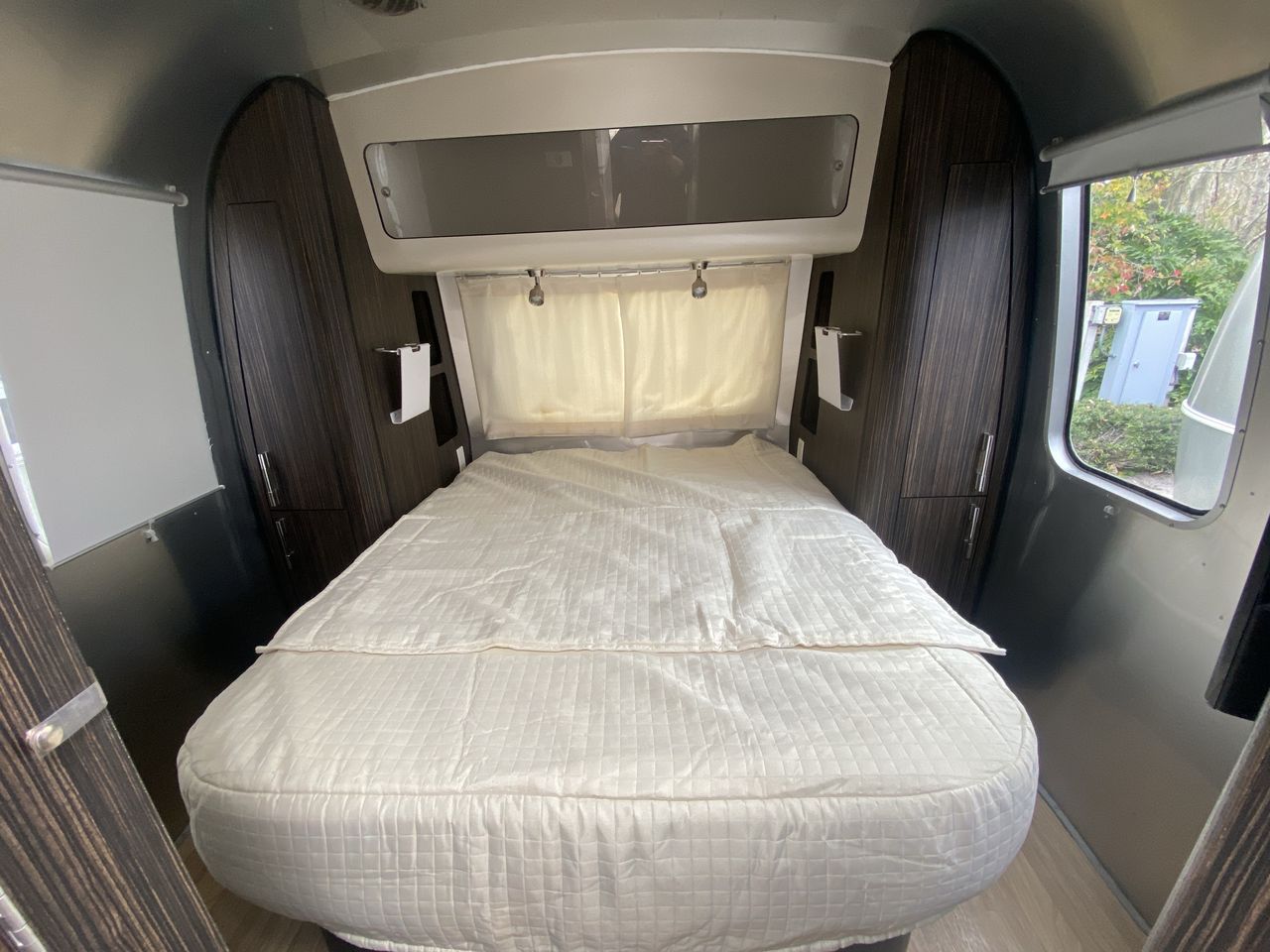 2016 Airstream 28RB (Rear Queen Bed) Base
