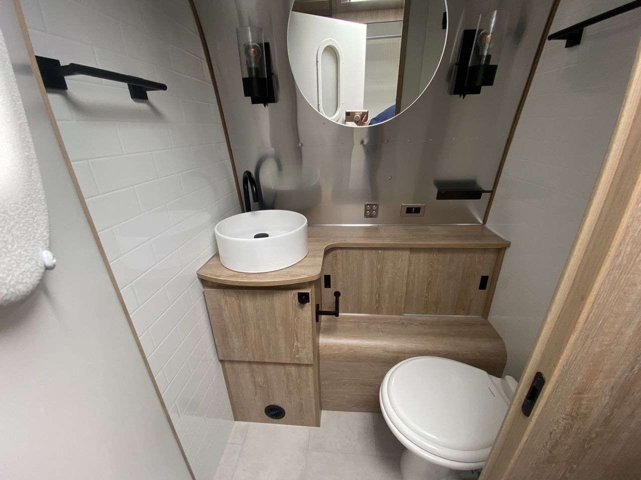 2025 Airstream 28RB Queen Base