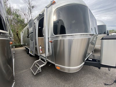 2025 Airstream 28RB Queen Base