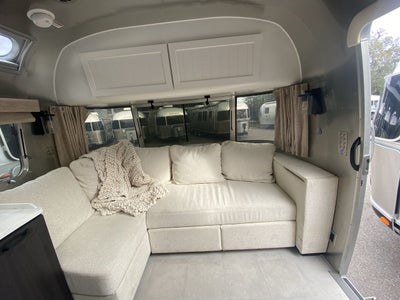 2025 Airstream 28RB Queen Base