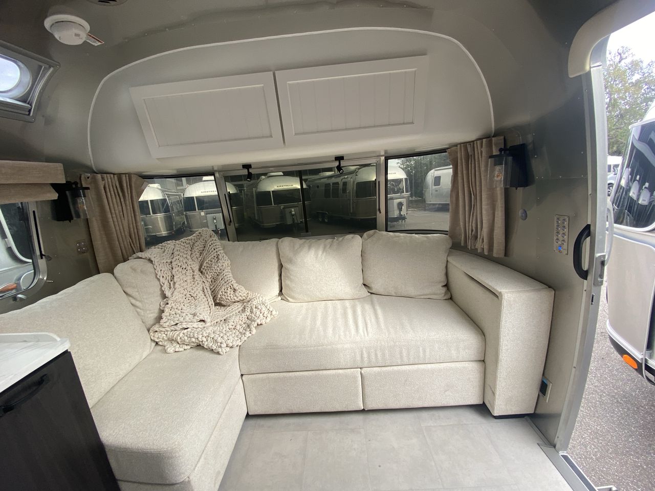 2025 Airstream 28RB Queen Base