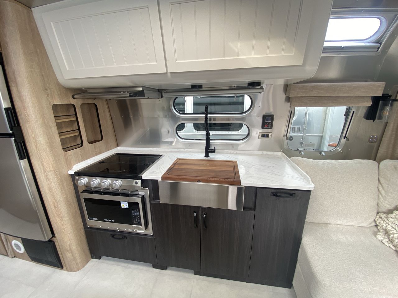 2025 Airstream 28RB Queen Base