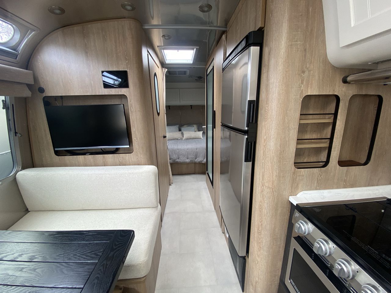 2025 Airstream 28RB Queen Base