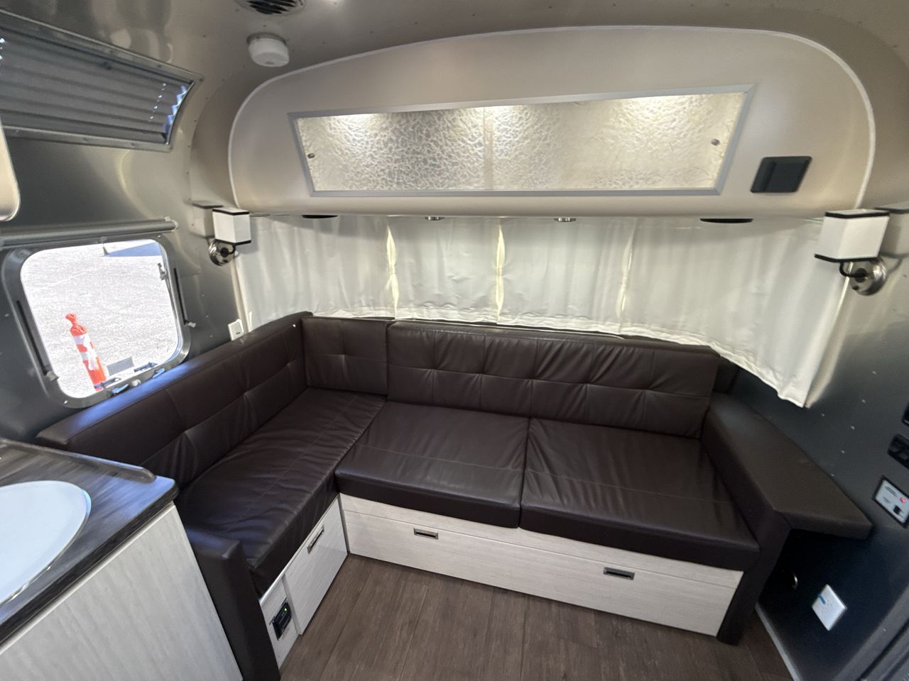 2020 Airstream 28RB (Rear Queen Bed) Base