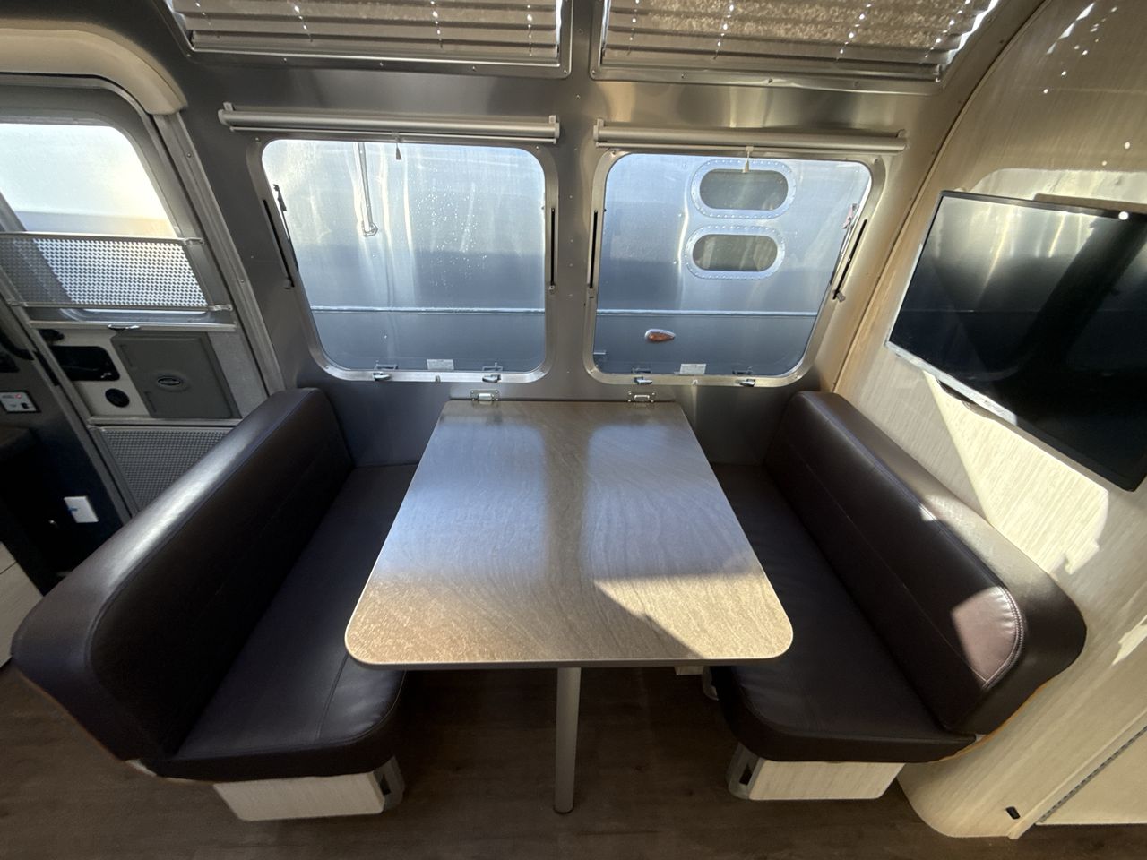 2020 Airstream 28RB (Rear Queen Bed) Base