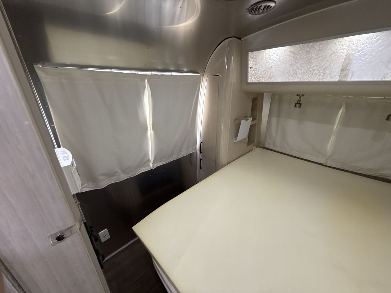2020 Airstream 28RB (Rear Queen Bed) Base