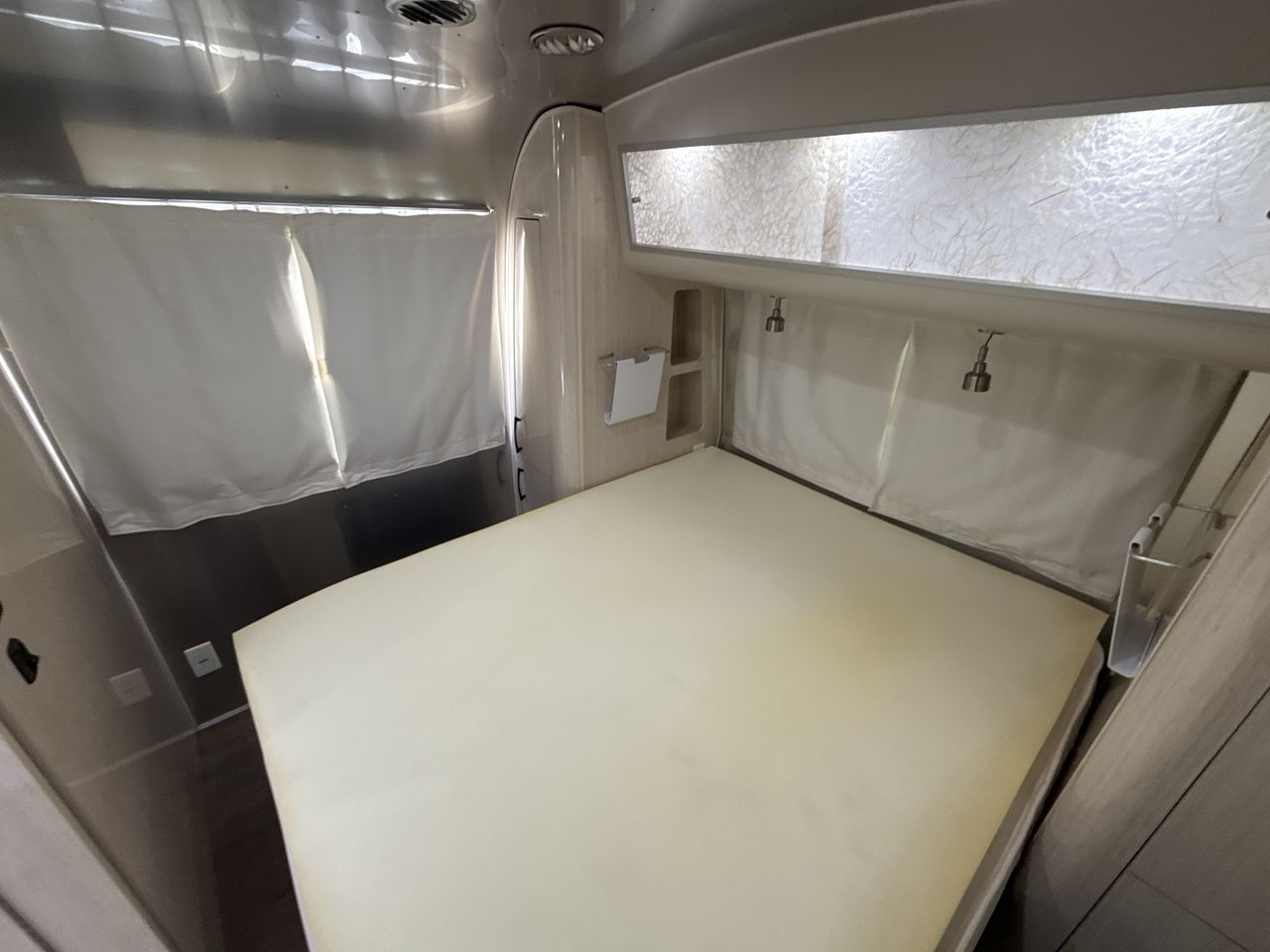 2020 Airstream 28RB (Rear Queen Bed) Base