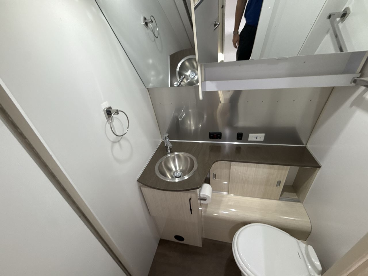 2020 Airstream 28RB (Rear Queen Bed) Base