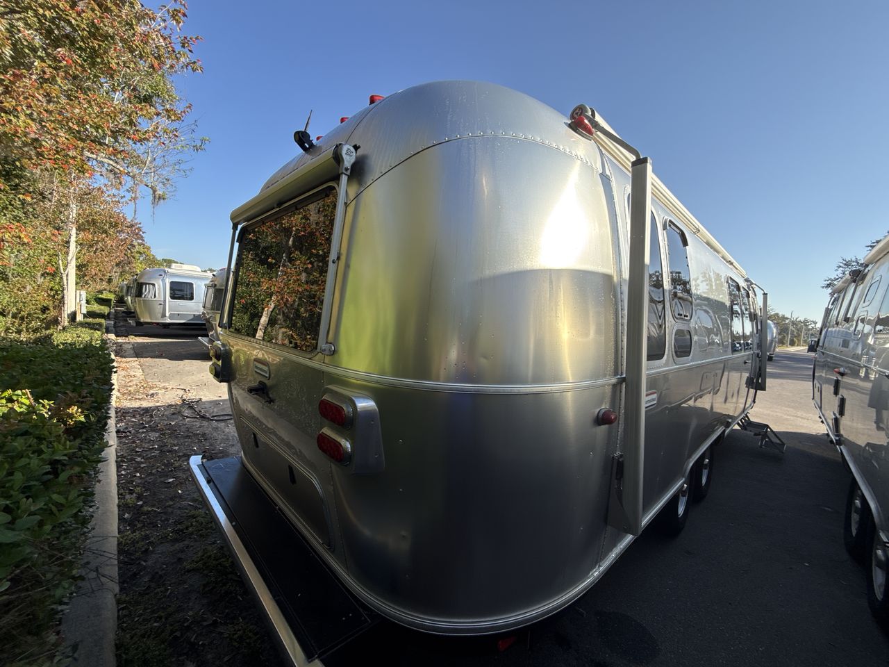 2020 Airstream 28RB (Rear Queen Bed) Base