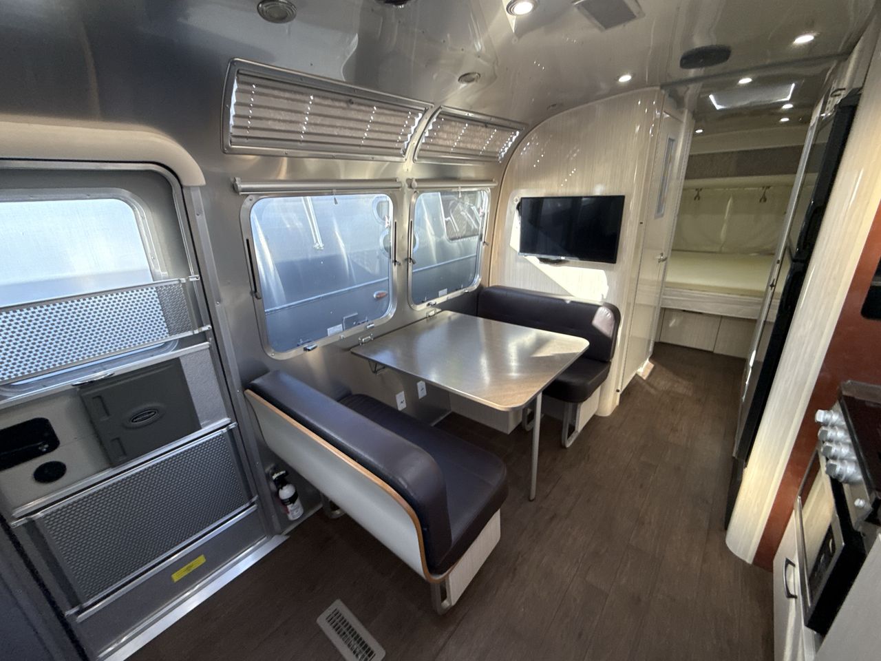 2020 Airstream 28RB (Rear Queen Bed) Base