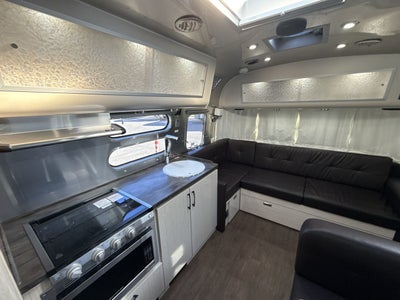 2020 Airstream 28RB (Rear Queen Bed) Base