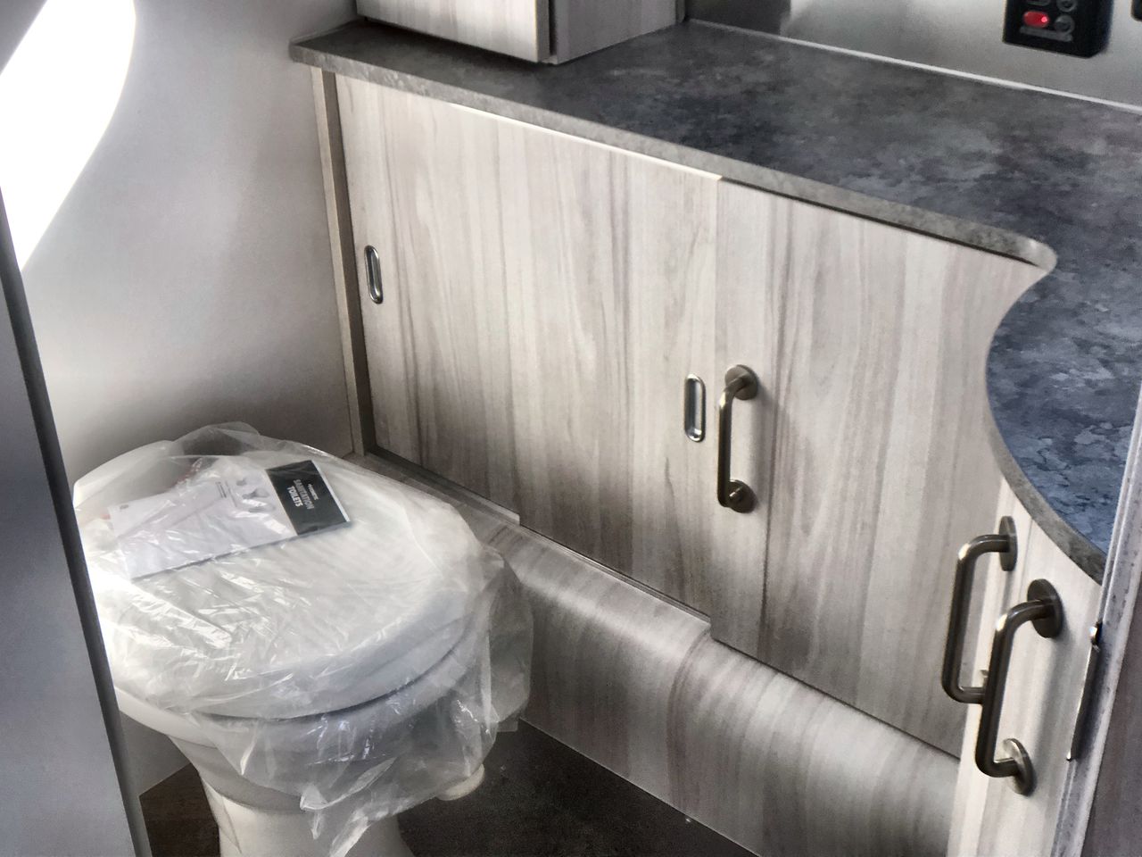 2024 Airstream 30RBT Base