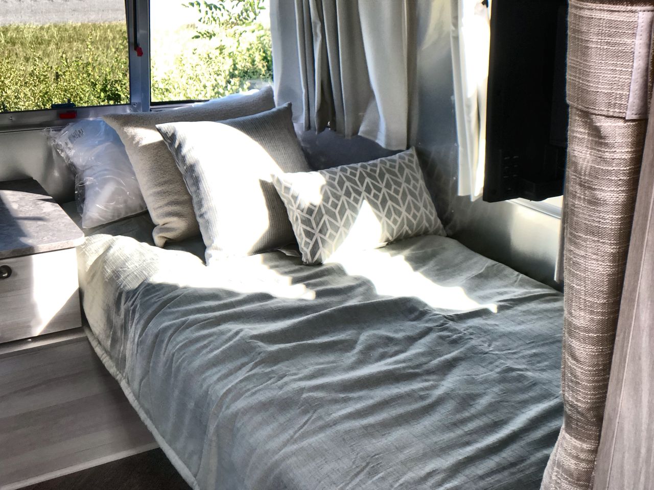 2024 Airstream 30RBT Base